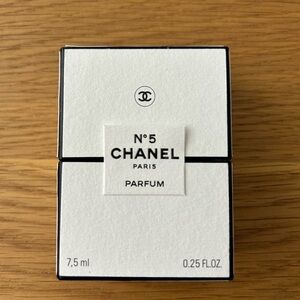 CHANEL no 5  perfume